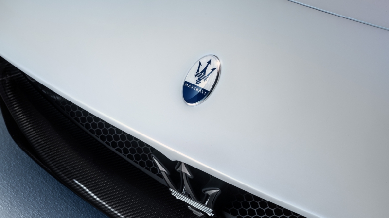 Maserati MC20 front logo grille